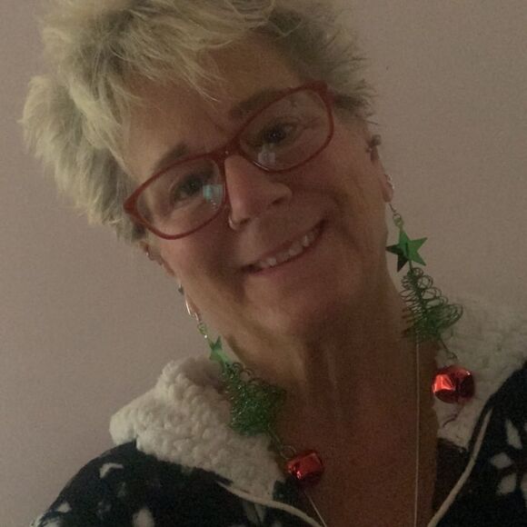 Earrings Exaggerated Christmas Tree Ornament Pierced Earrings Green Red - Picture 7 of 7